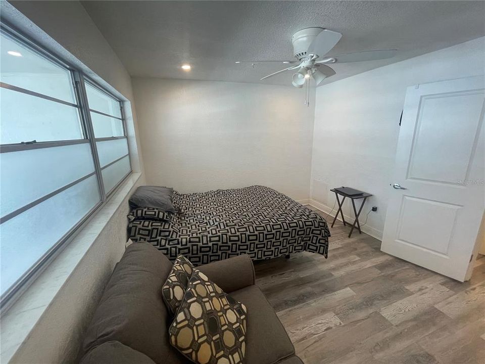 待售: $79,000 (1 贝兹, 1 浴室, 585 平方英尺)