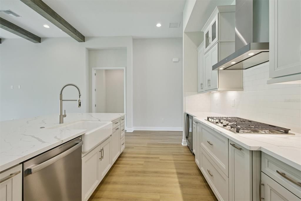 En Venta: $959,990 (5 camas, 4 baños, 3899 Pies cuadrados)