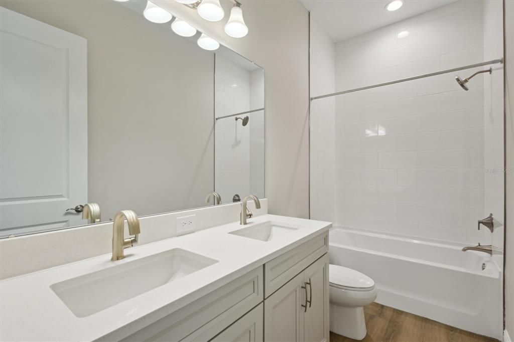 En Venta: $959,990 (5 camas, 4 baños, 3899 Pies cuadrados)