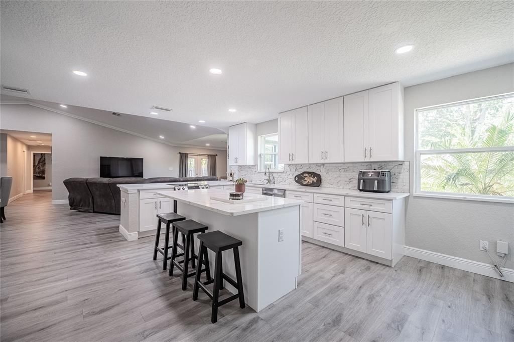 待售: $590,000 (4 贝兹, 2 浴室, 2700 平方英尺)