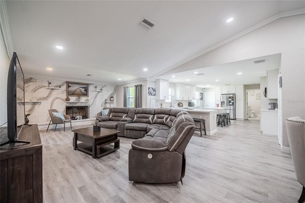 待售: $590,000 (4 贝兹, 2 浴室, 2700 平方英尺)