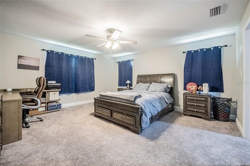 待售: $590,000 (4 贝兹, 2 浴室, 2700 平方英尺)