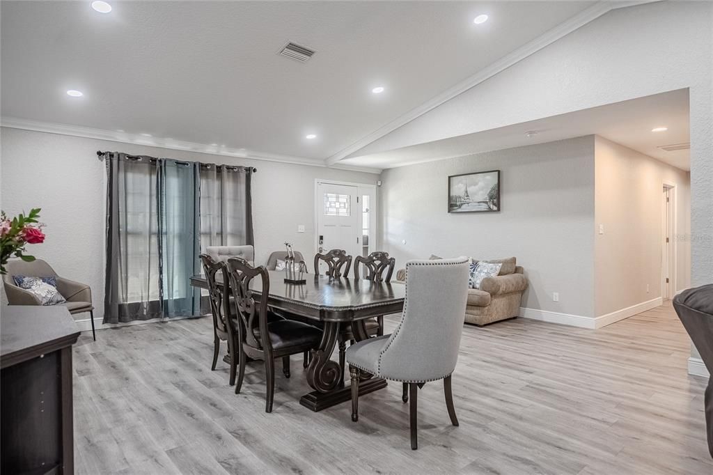 待售: $590,000 (4 贝兹, 2 浴室, 2700 平方英尺)