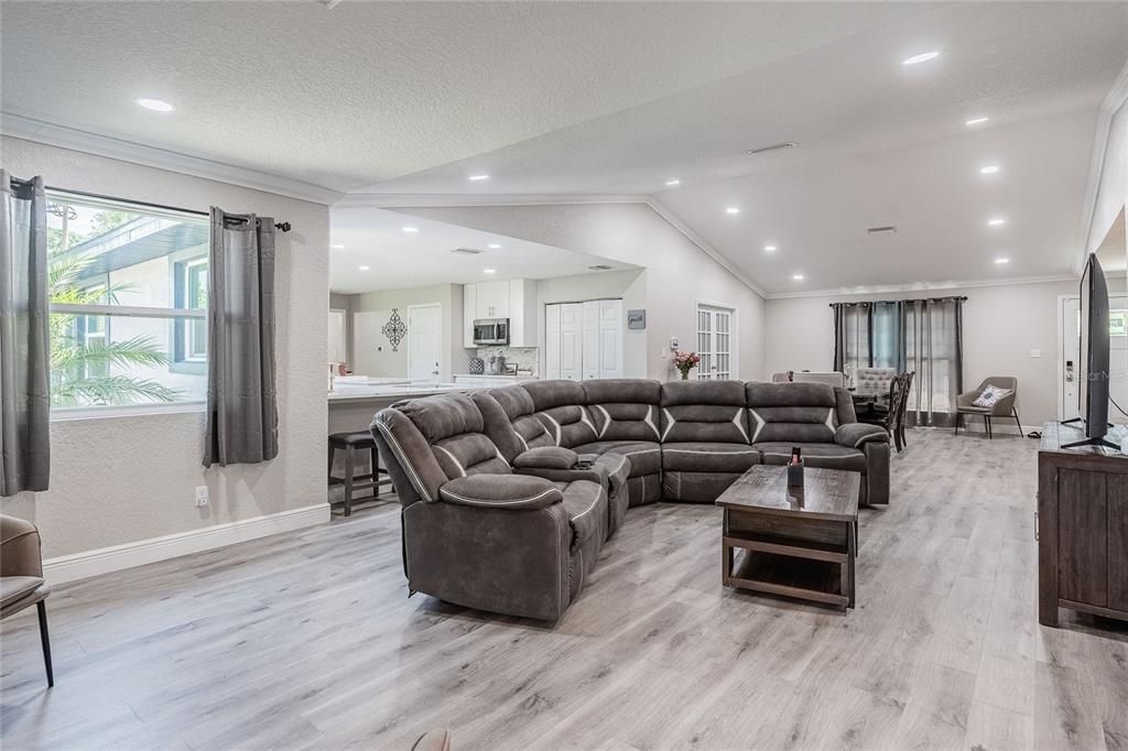 待售: $590,000 (4 贝兹, 2 浴室, 2700 平方英尺)