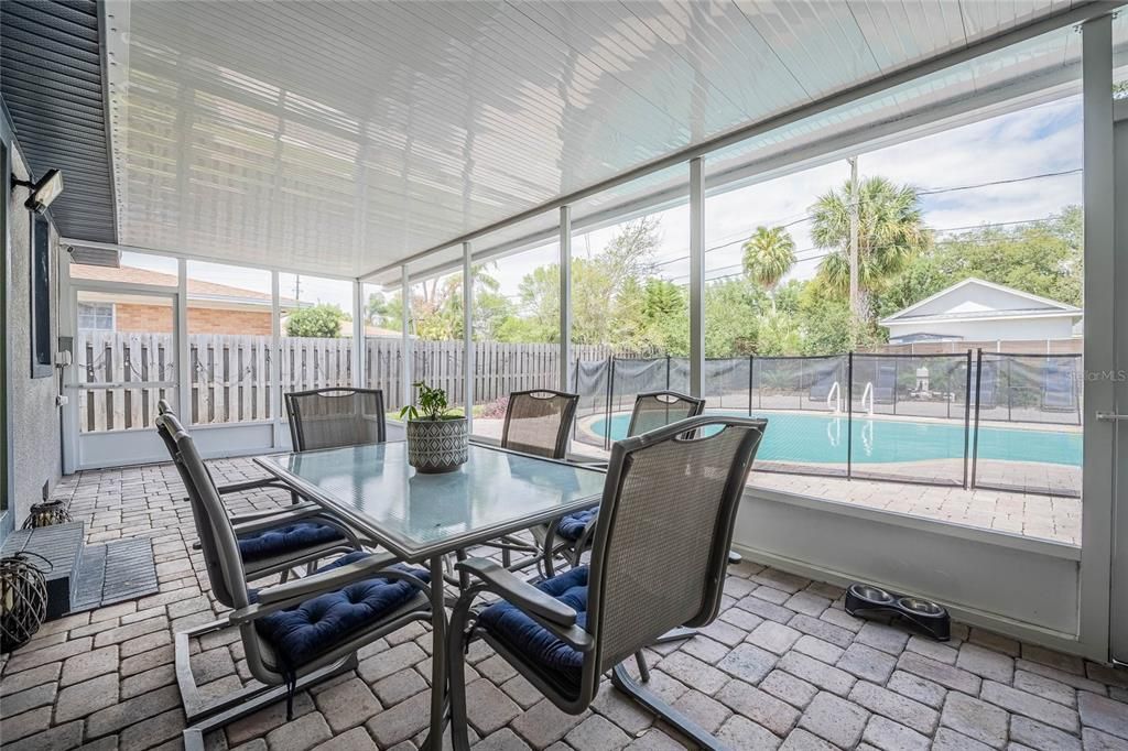 待售: $590,000 (4 贝兹, 2 浴室, 2700 平方英尺)