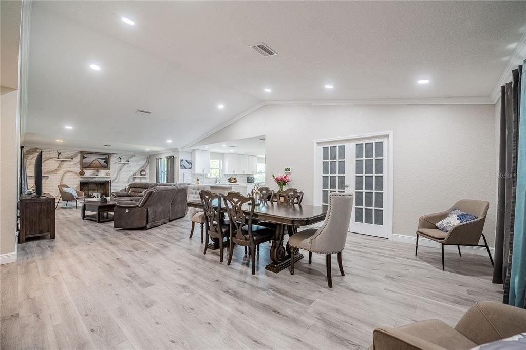 待售: $590,000 (4 贝兹, 2 浴室, 2700 平方英尺)