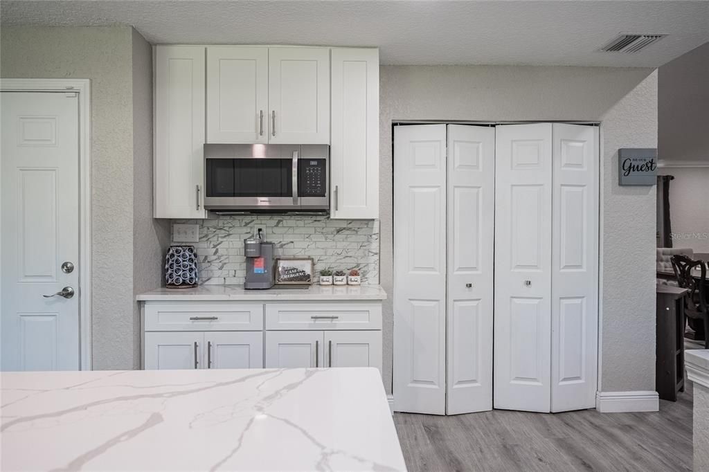 待售: $590,000 (4 贝兹, 2 浴室, 2700 平方英尺)