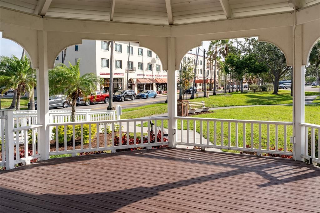 На продажу: $289,000 (2 спален, 2 ванн, 1334 Квадратных фут)