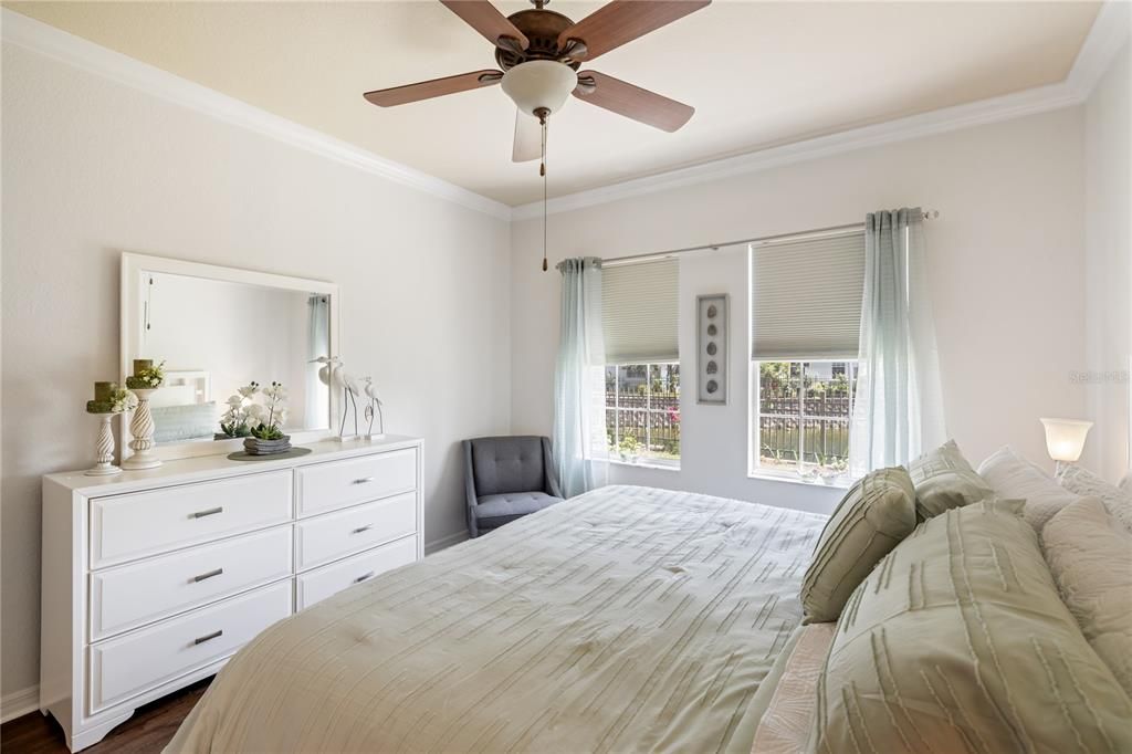 На продажу: $289,000 (2 спален, 2 ванн, 1334 Квадратных фут)