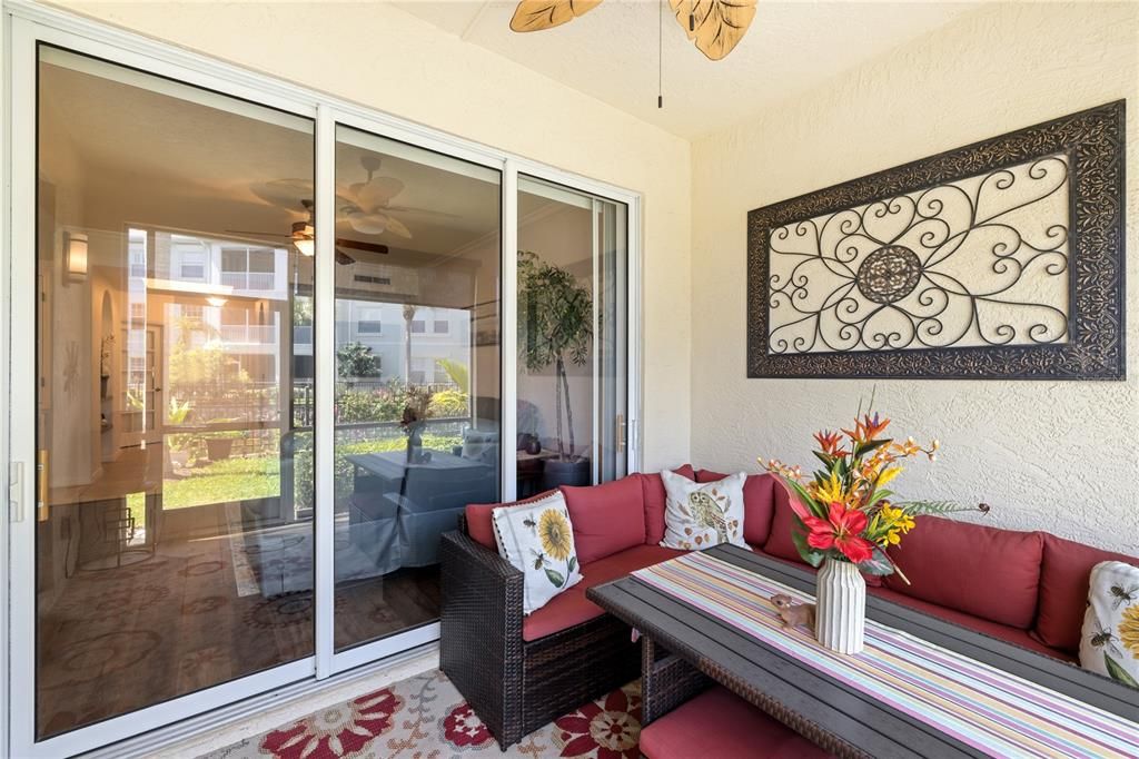 На продажу: $289,000 (2 спален, 2 ванн, 1334 Квадратных фут)