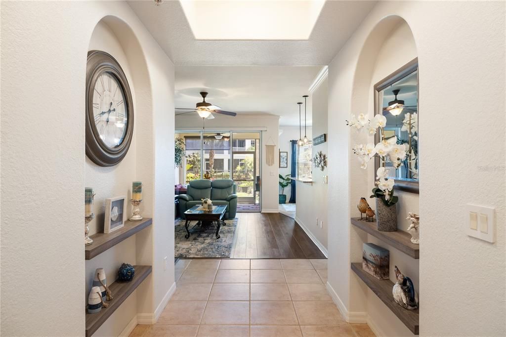 На продажу: $289,000 (2 спален, 2 ванн, 1334 Квадратных фут)