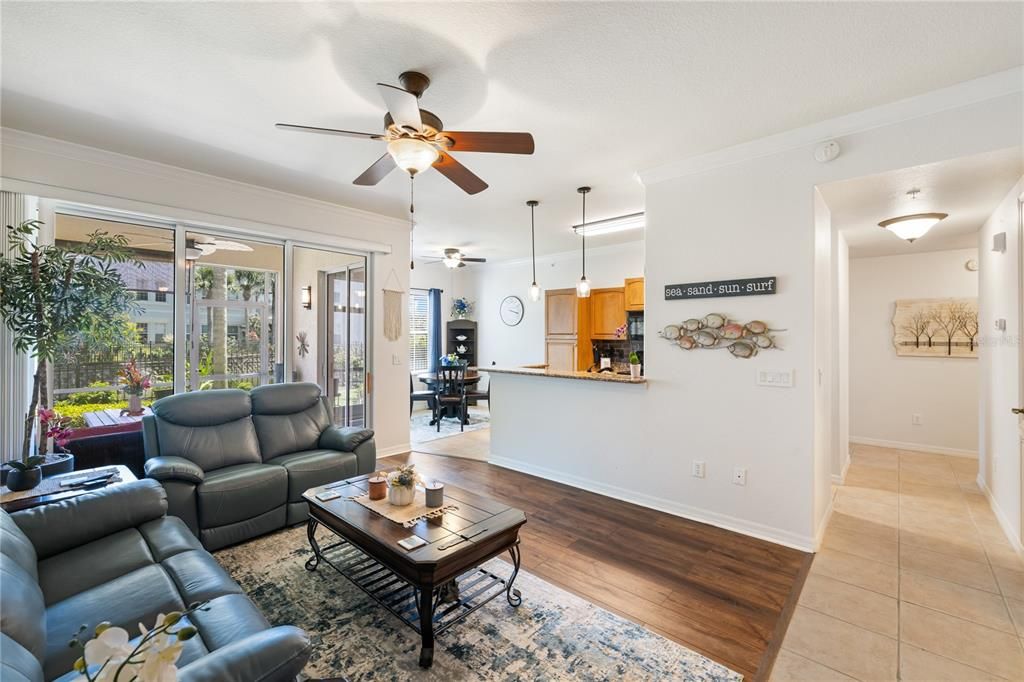 На продажу: $289,000 (2 спален, 2 ванн, 1334 Квадратных фут)