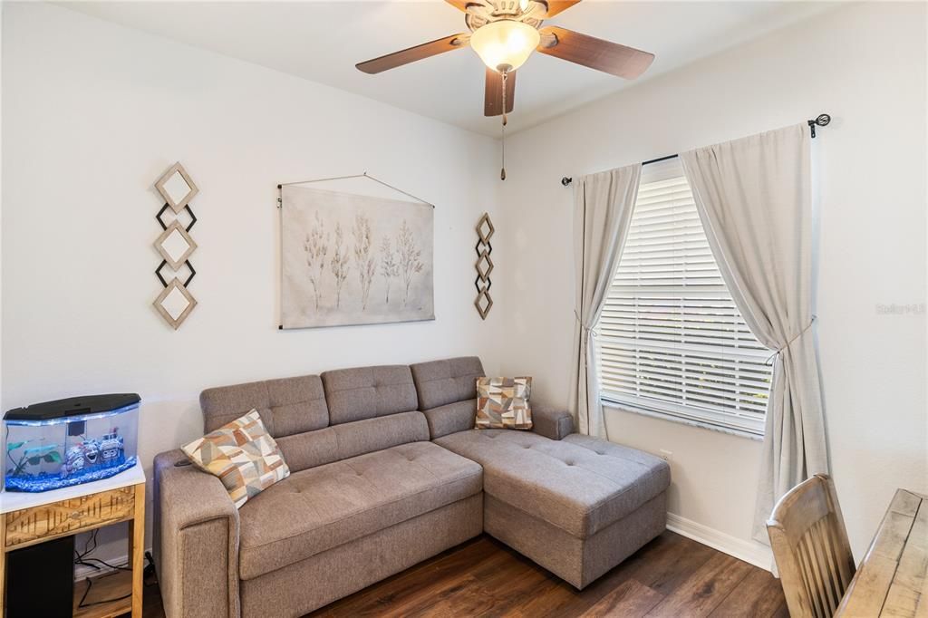 На продажу: $289,000 (2 спален, 2 ванн, 1334 Квадратных фут)