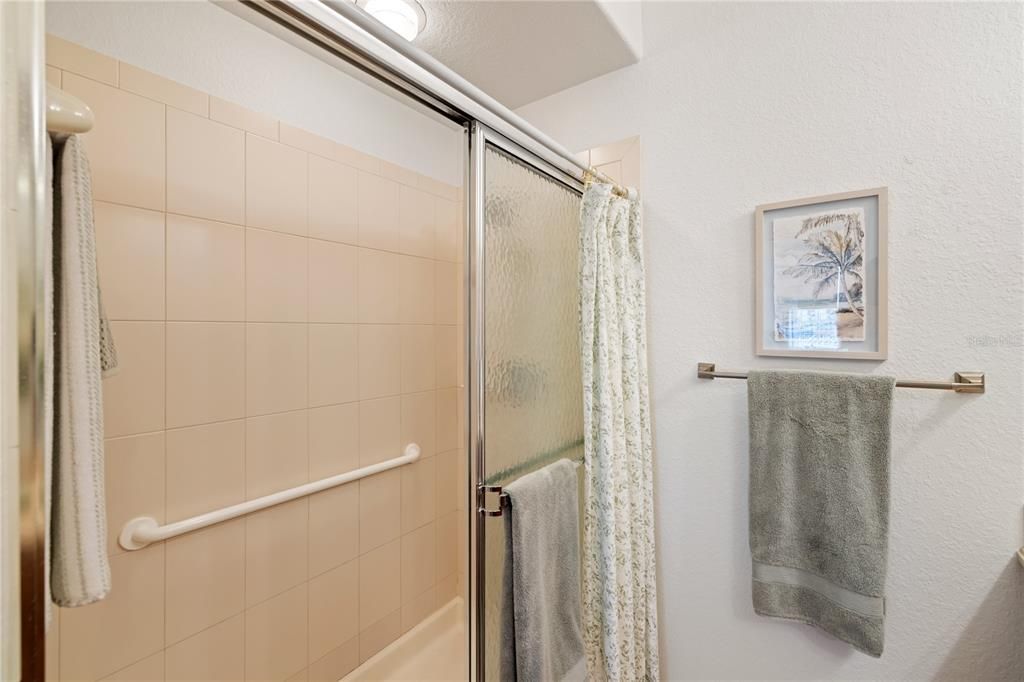 На продажу: $289,000 (2 спален, 2 ванн, 1334 Квадратных фут)