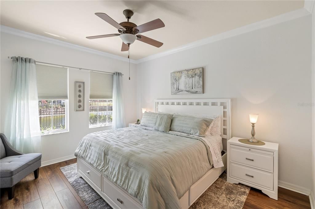 На продажу: $289,000 (2 спален, 2 ванн, 1334 Квадратных фут)