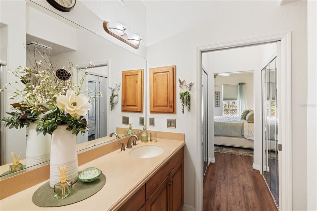 На продажу: $289,000 (2 спален, 2 ванн, 1334 Квадратных фут)