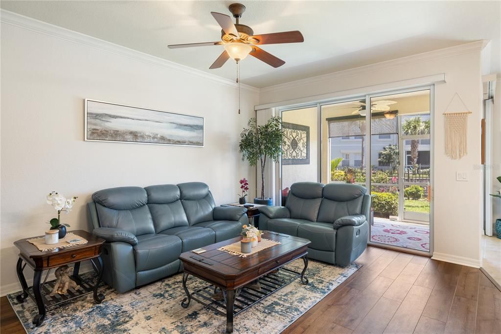 На продажу: $289,000 (2 спален, 2 ванн, 1334 Квадратных фут)