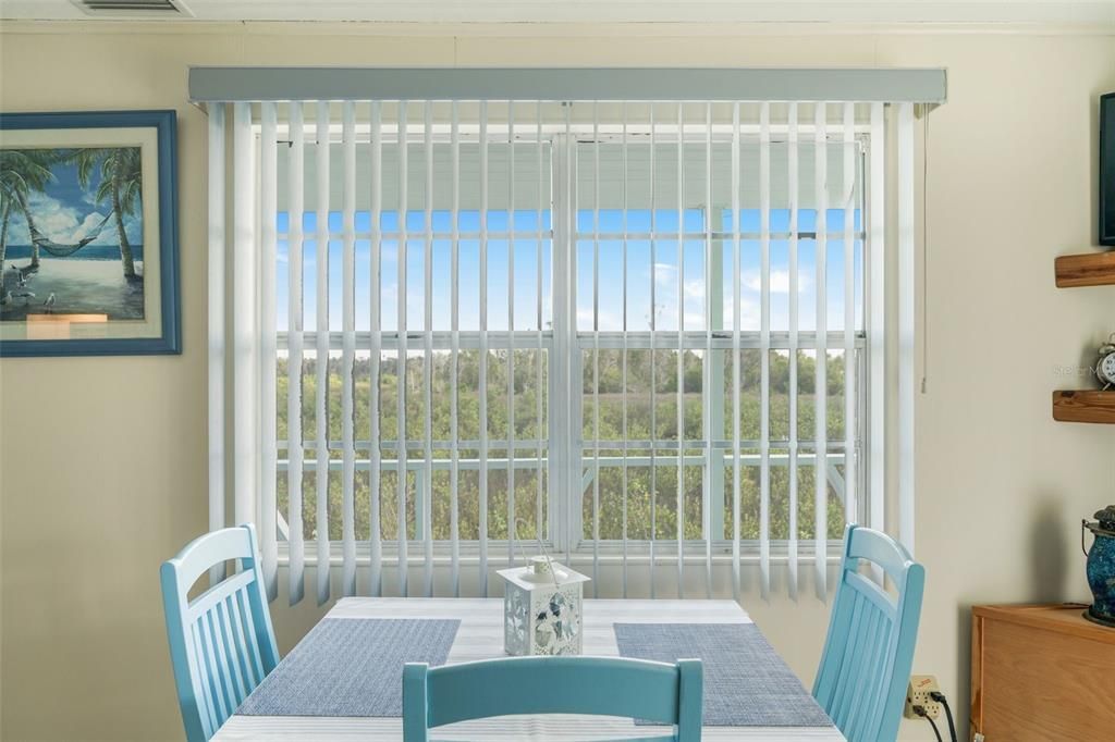 For Sale: $350,000 (2 beds, 1 baths, 720 Square Feet)