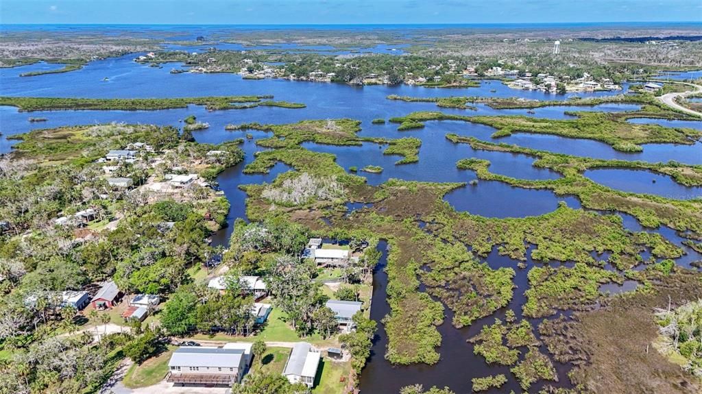 For Sale: $350,000 (2 beds, 1 baths, 720 Square Feet)