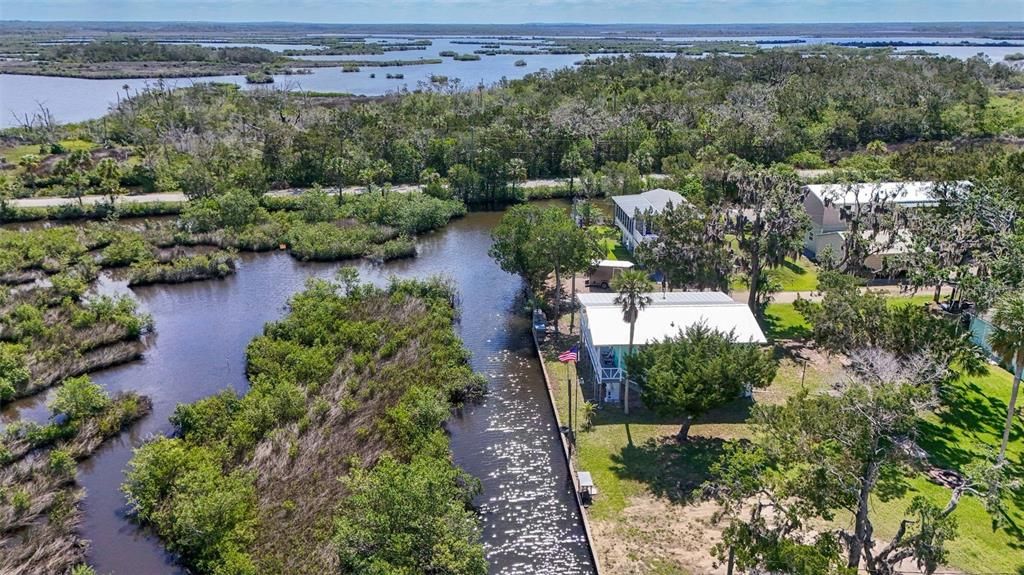 For Sale: $350,000 (2 beds, 1 baths, 720 Square Feet)