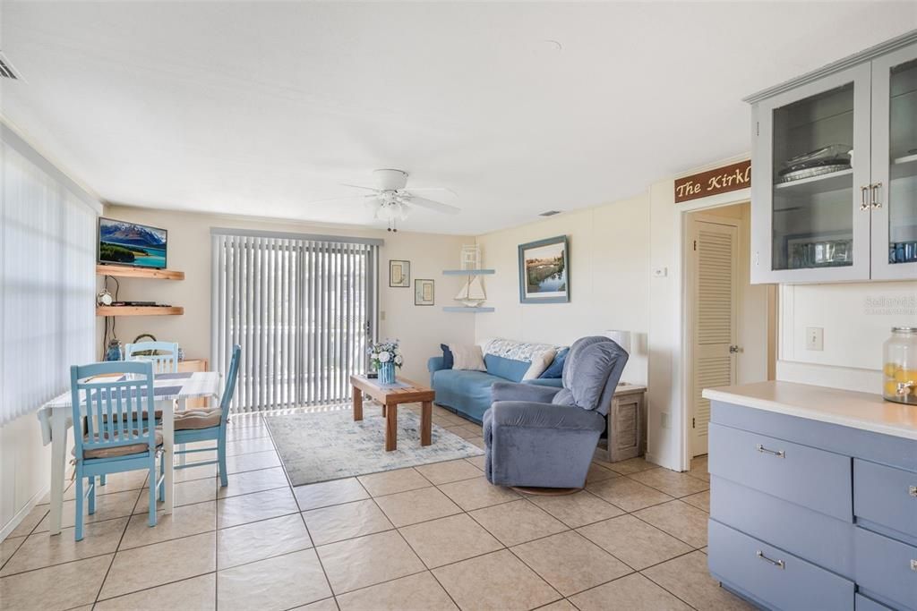 For Sale: $350,000 (2 beds, 1 baths, 720 Square Feet)