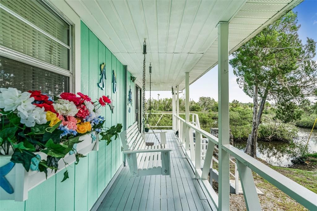 For Sale: $350,000 (2 beds, 1 baths, 720 Square Feet)