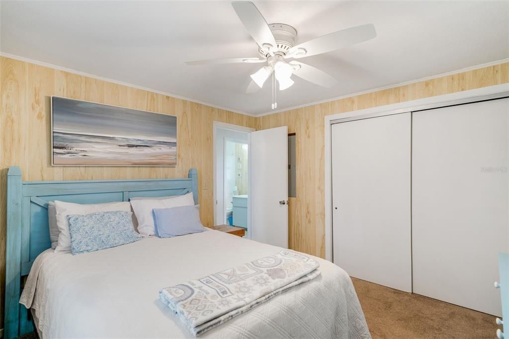 For Sale: $350,000 (2 beds, 1 baths, 720 Square Feet)