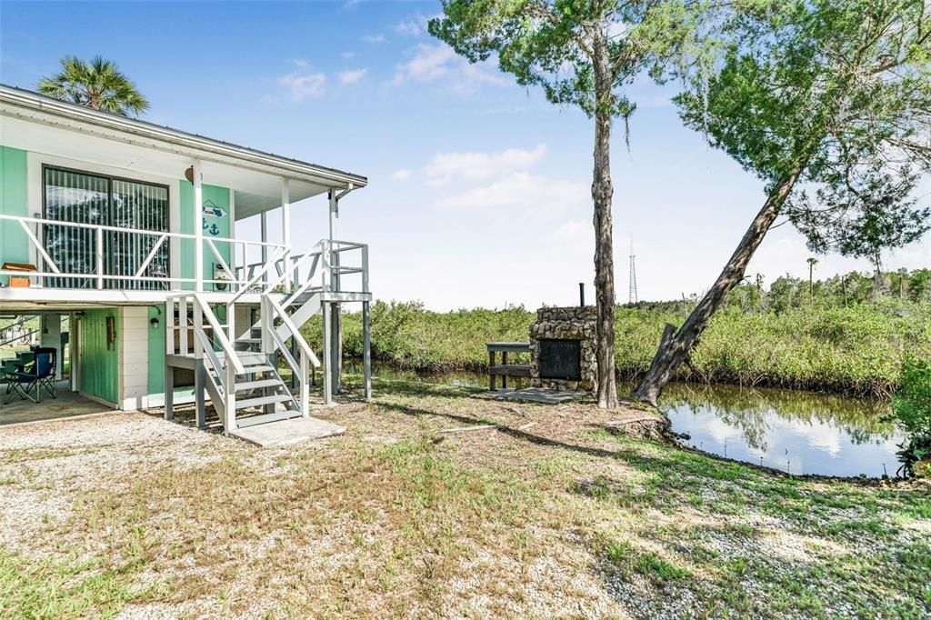 For Sale: $350,000 (2 beds, 1 baths, 720 Square Feet)