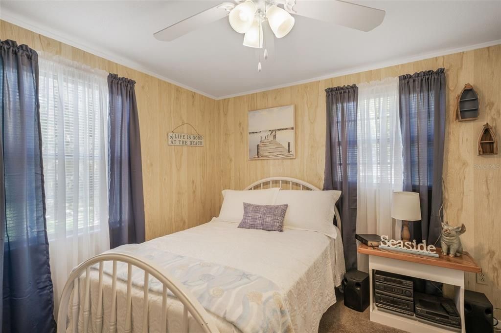 For Sale: $350,000 (2 beds, 1 baths, 720 Square Feet)