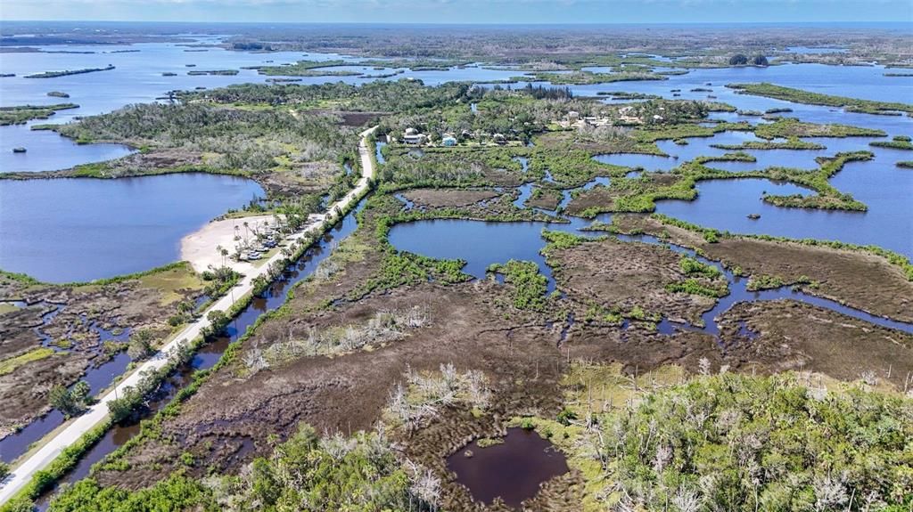 For Sale: $350,000 (2 beds, 1 baths, 720 Square Feet)