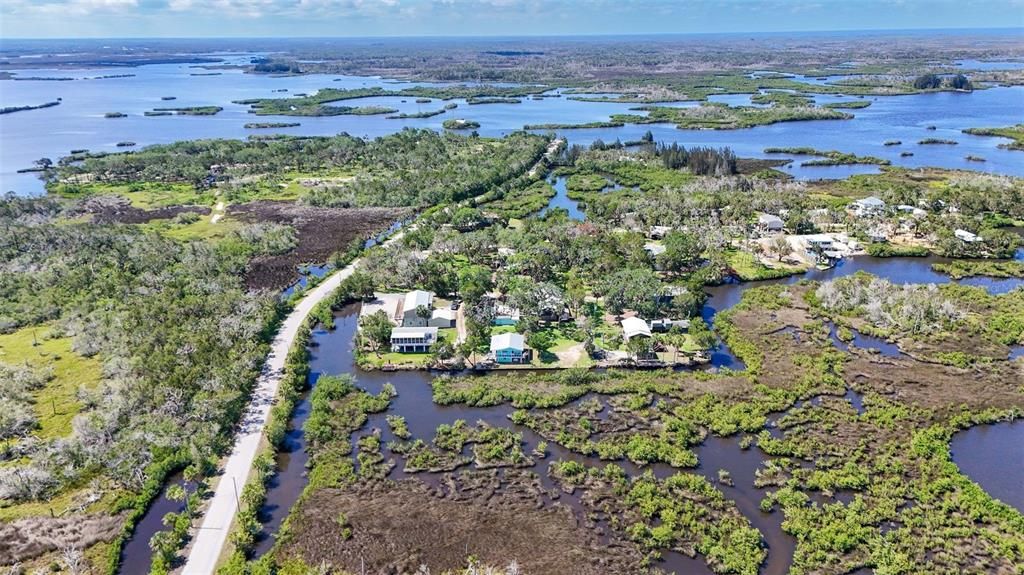 For Sale: $350,000 (2 beds, 1 baths, 720 Square Feet)