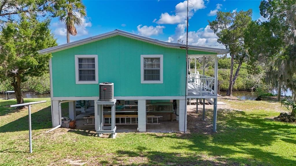 For Sale: $350,000 (2 beds, 1 baths, 720 Square Feet)