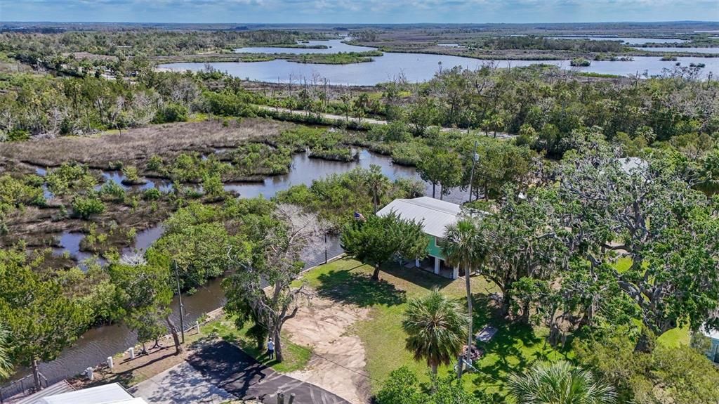 For Sale: $350,000 (2 beds, 1 baths, 720 Square Feet)