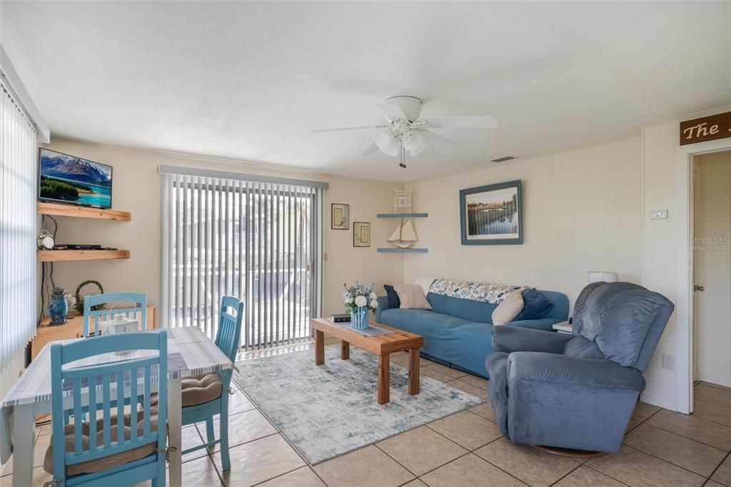 For Sale: $350,000 (2 beds, 1 baths, 720 Square Feet)