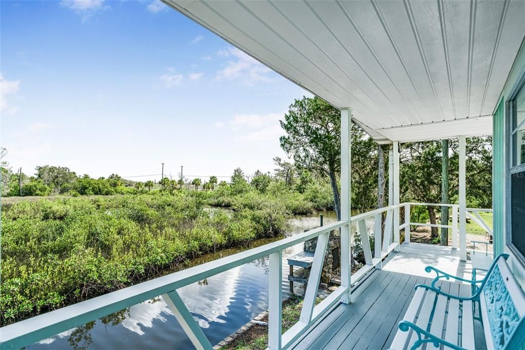 For Sale: $350,000 (2 beds, 1 baths, 720 Square Feet)