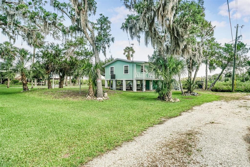 For Sale: $350,000 (2 beds, 1 baths, 720 Square Feet)