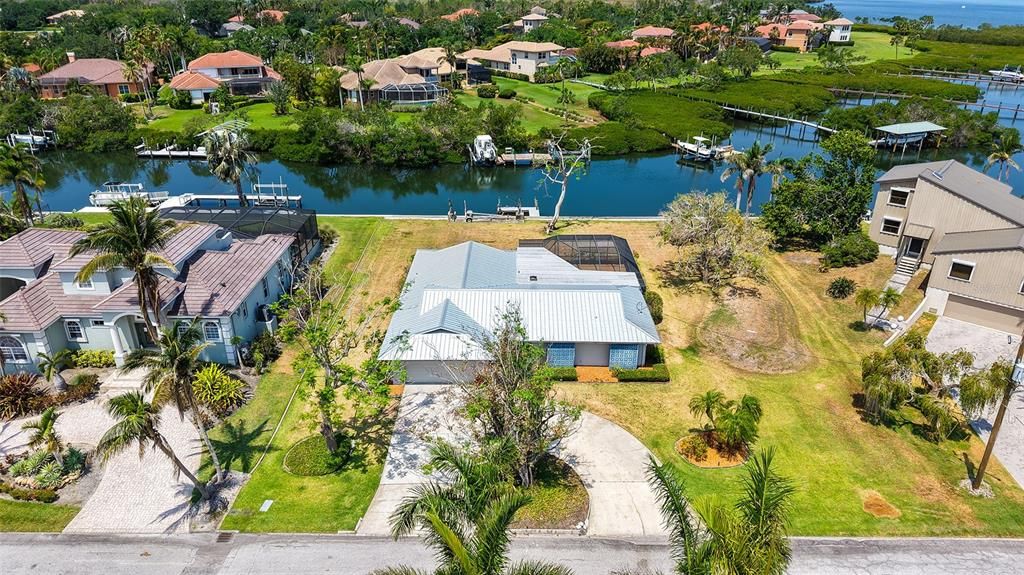 For Sale: $975,000 (4 beds, 2 baths, 1941 Square Feet)