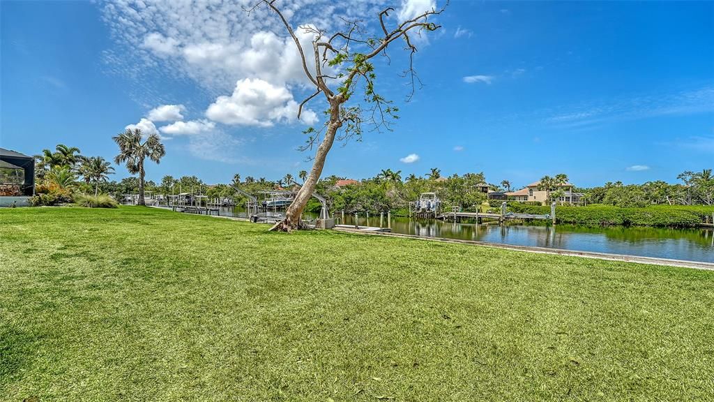 For Sale: $975,000 (4 beds, 2 baths, 1941 Square Feet)