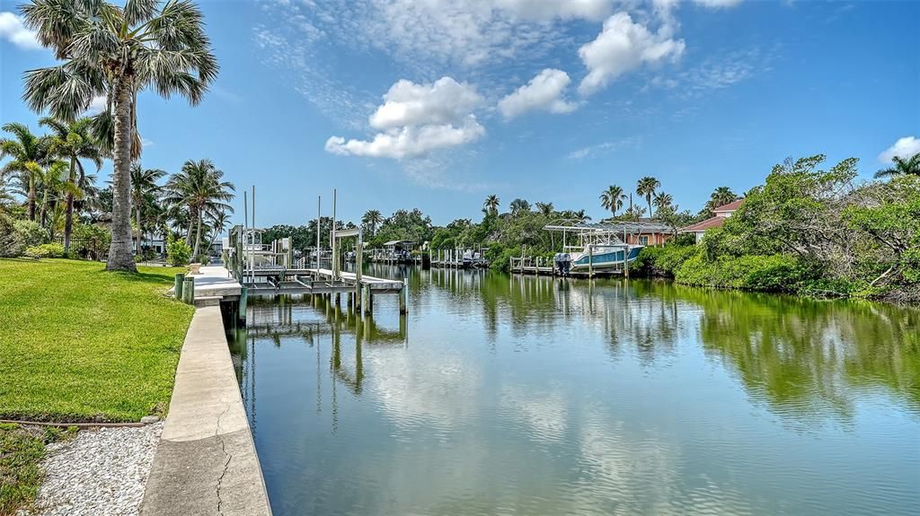 For Sale: $975,000 (4 beds, 2 baths, 1941 Square Feet)