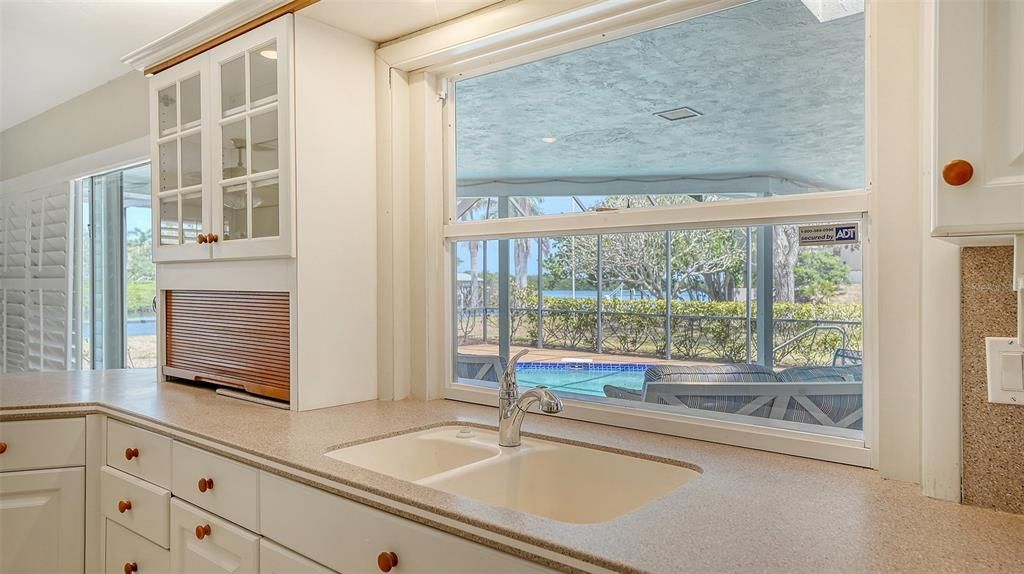 For Sale: $975,000 (4 beds, 2 baths, 1941 Square Feet)