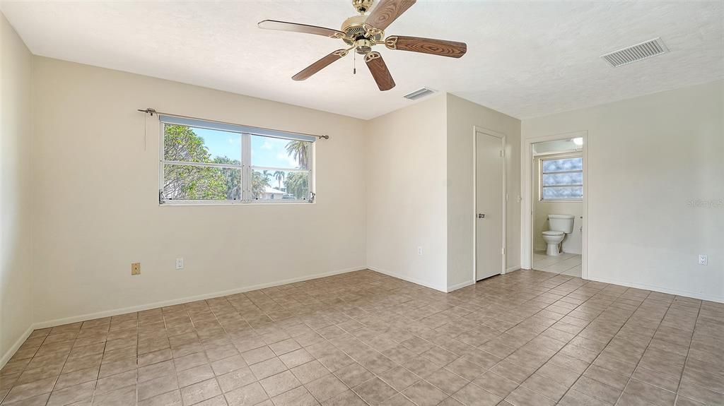 For Sale: $975,000 (4 beds, 2 baths, 1941 Square Feet)