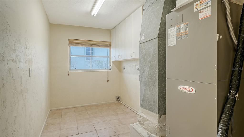 For Sale: $975,000 (4 beds, 2 baths, 1941 Square Feet)