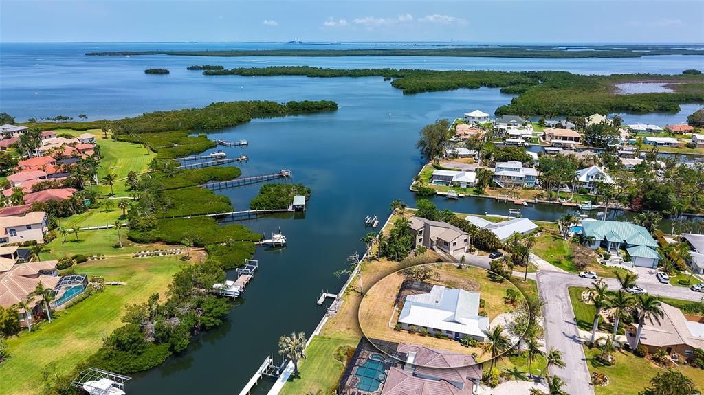 For Sale: $975,000 (4 beds, 2 baths, 1941 Square Feet)