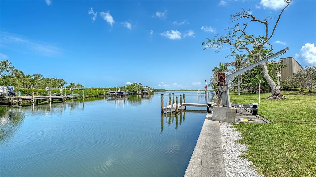 For Sale: $975,000 (4 beds, 2 baths, 1941 Square Feet)