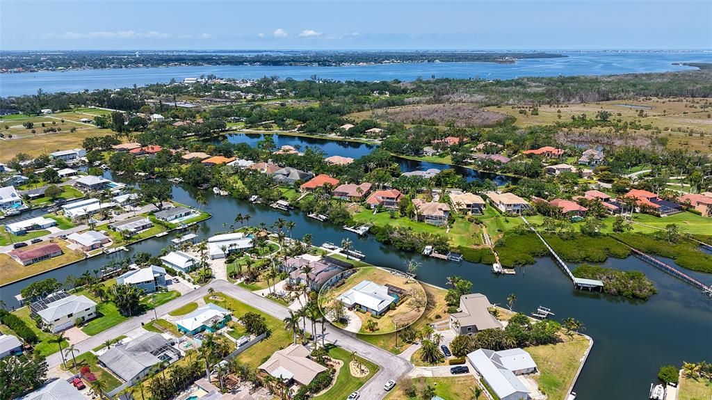 For Sale: $975,000 (4 beds, 2 baths, 1941 Square Feet)