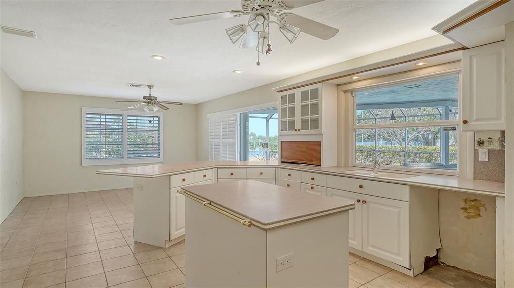 For Sale: $975,000 (4 beds, 2 baths, 1941 Square Feet)