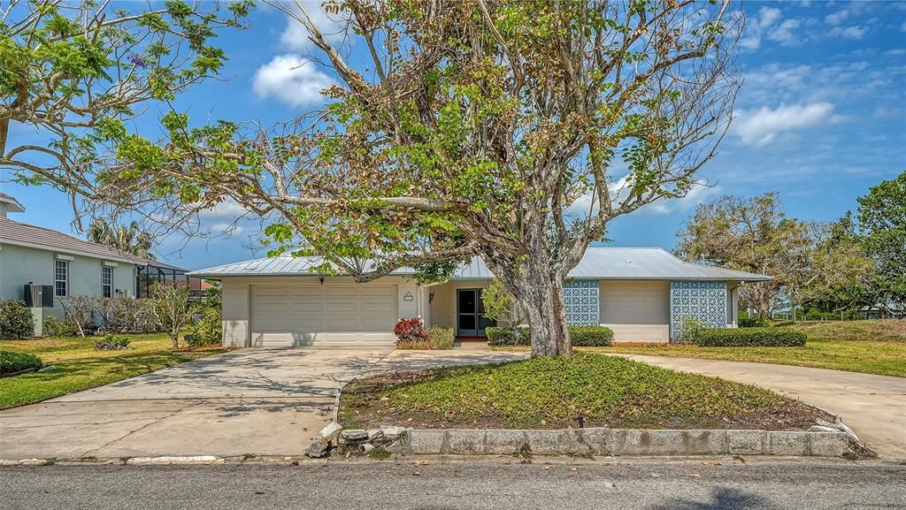 For Sale: $975,000 (4 beds, 2 baths, 1941 Square Feet)