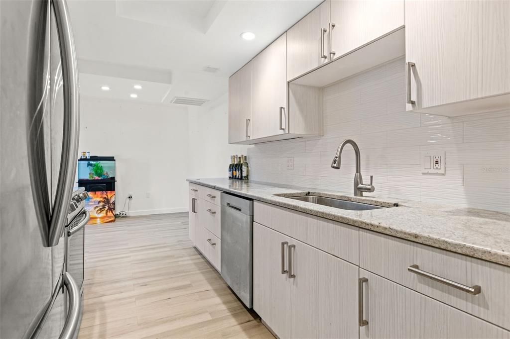 For Sale: $299,900 (1 beds, 1 baths, 470 Square Feet)