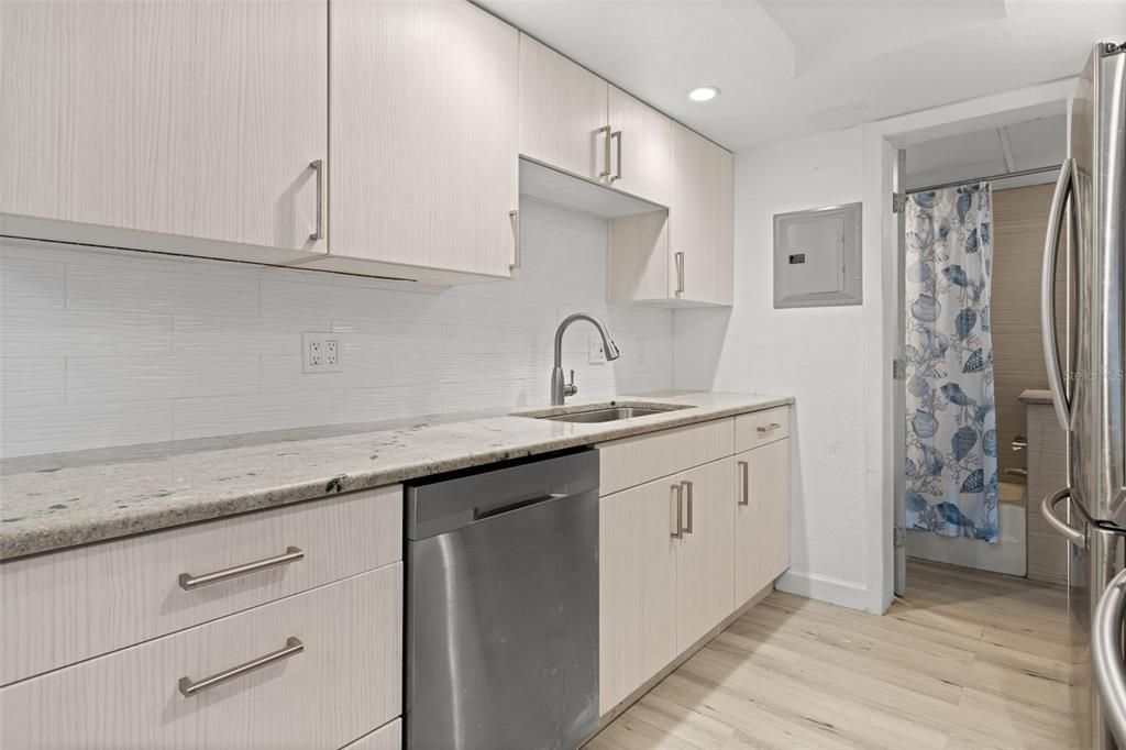 For Sale: $299,900 (1 beds, 1 baths, 470 Square Feet)