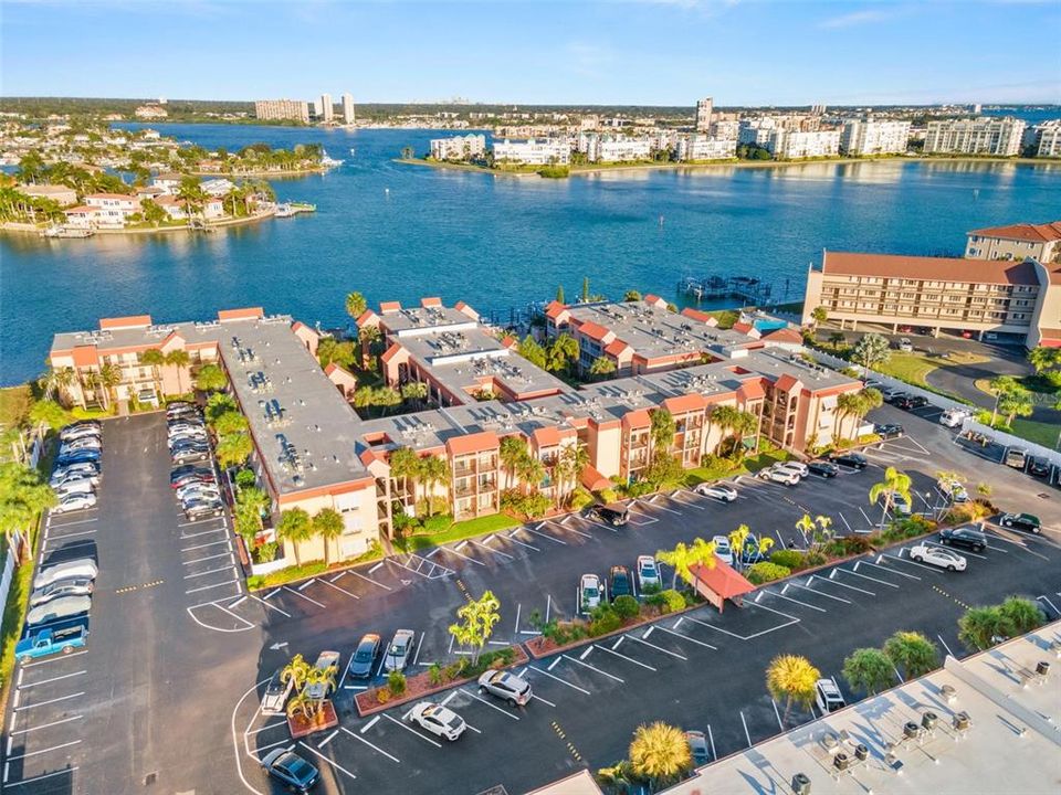 For Sale: $299,900 (1 beds, 1 baths, 470 Square Feet)